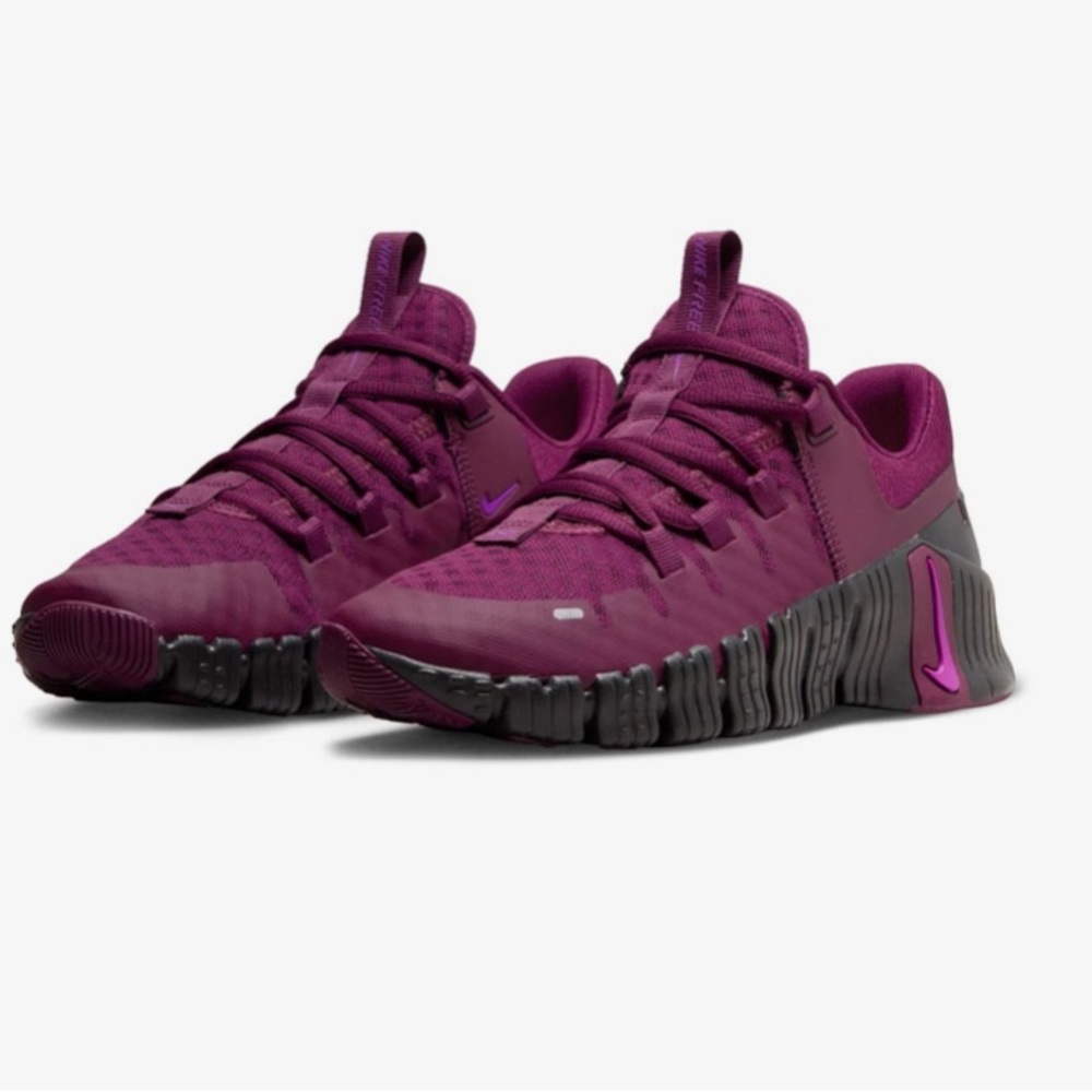 Brand new with box! Nike Women’s Metcon 5 7.5 Bordeaux/Black